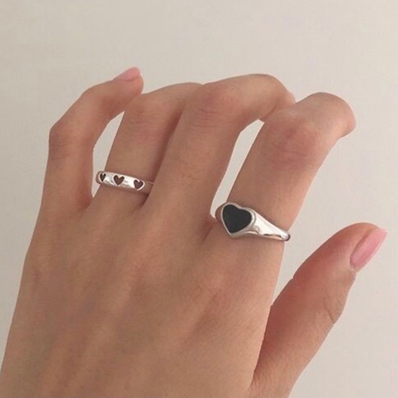 Black heart ring, heart ring, heart signet ring, stacking silver ring - Picture 5 of 7